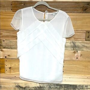 Banana Republic size 2 Petite White Lightweight Silk Cap Sleeve Ruffled Blouse